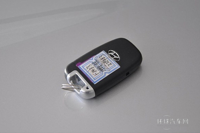 2013款 2.0L 自動尊貴版