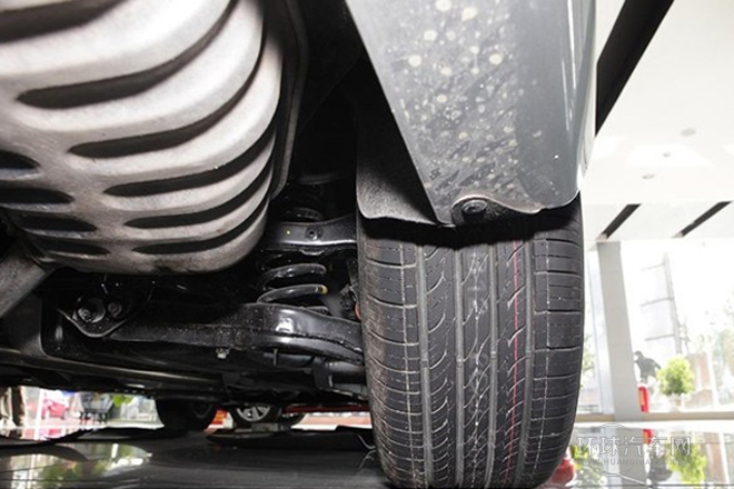 2013款 2.0L 自動尊貴版