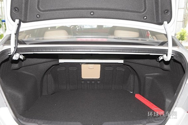 2013款 2.0L 自動尊貴版