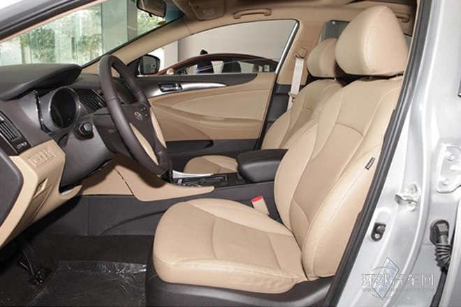 2013款 2.0L 自動(dòng)尊貴版