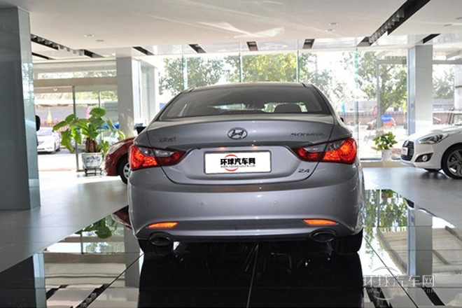 2013款 2.0L 自動尊貴版