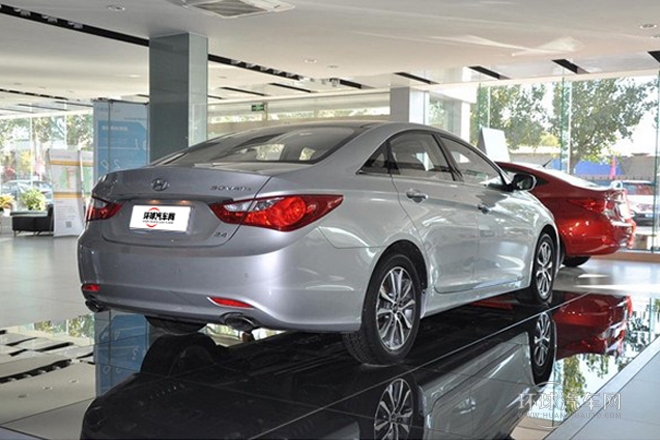 2013款 2.0L 自動尊貴版