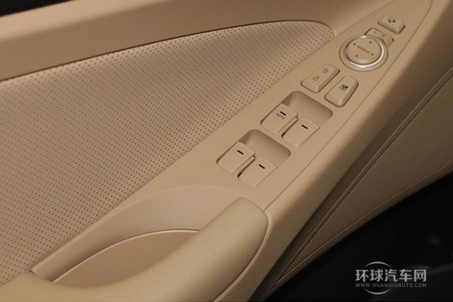 2013款 2.0L 自動頂級版