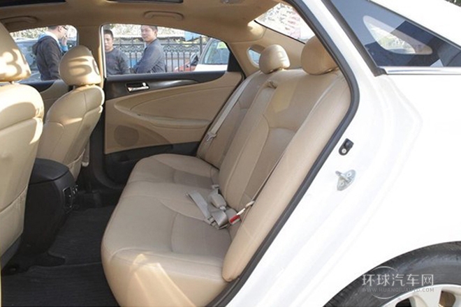 2013款 2.0L 自動頂級版