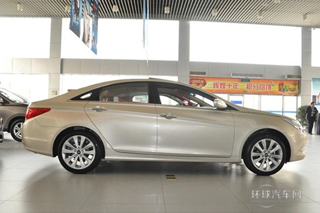 2013款 2.4L 自動尊貴版 國IV