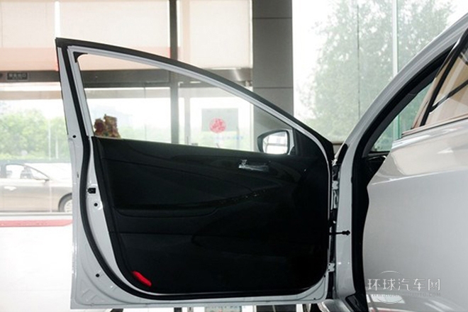 2013款 2.4L 自動領(lǐng)先版 國V