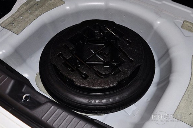 2013款 2.4L 自動(dòng)尊貴版 國(guó)V