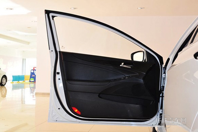 2013款 2.4L 自動尊貴版 國V