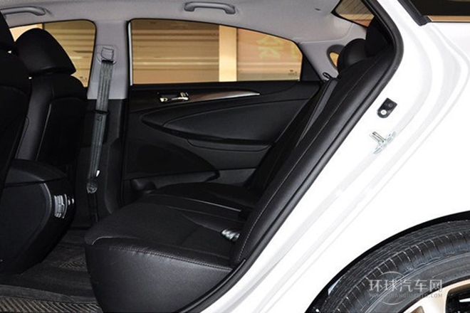 2013款 2.4L 自動尊貴版 國V