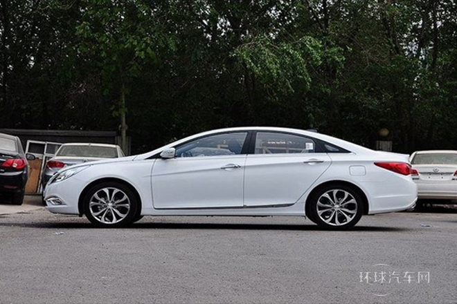 2013款 2.4L 自動(dòng)尊貴版 國(guó)V