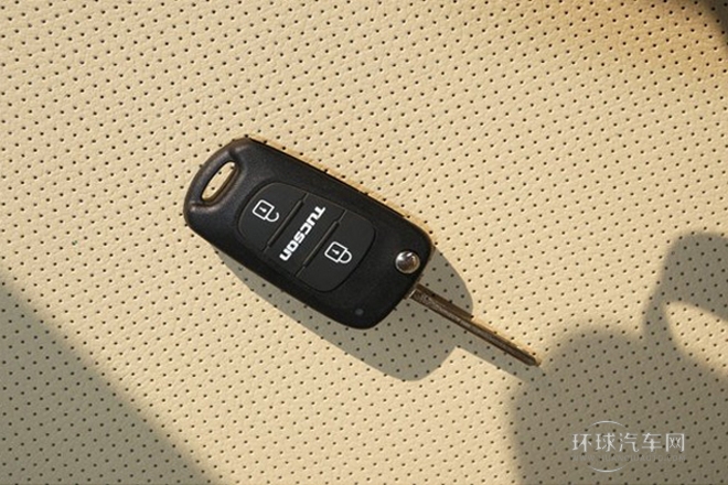 2013款 2.0L 自動兩驅舒適型