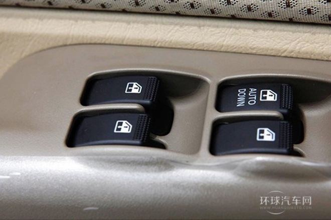 2013款 2.0L 手動(dòng)四驅(qū)豪華型