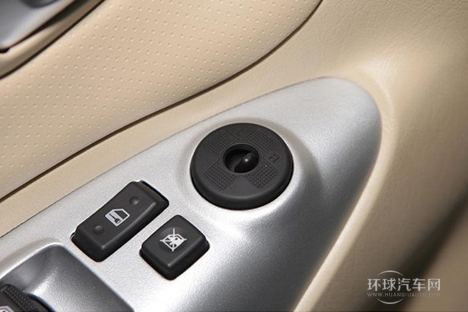 2013款 2.0L 手動(dòng)四驅(qū)尊貴型