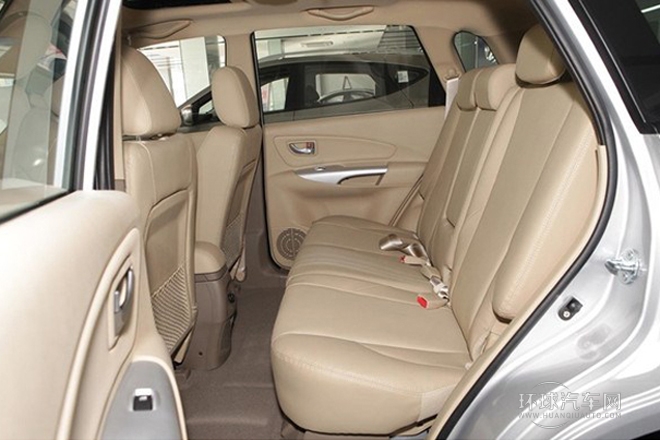 2013款 2.0L 手動四驅尊貴型