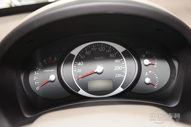 2013款 2.0L 手動四驅尊貴型