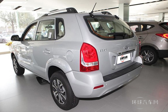 2013款 2.0L 手動四驅尊貴型