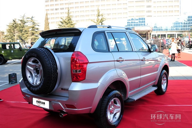 2011款 2.4L 兩驅(qū)運(yùn)動(dòng)豪華版