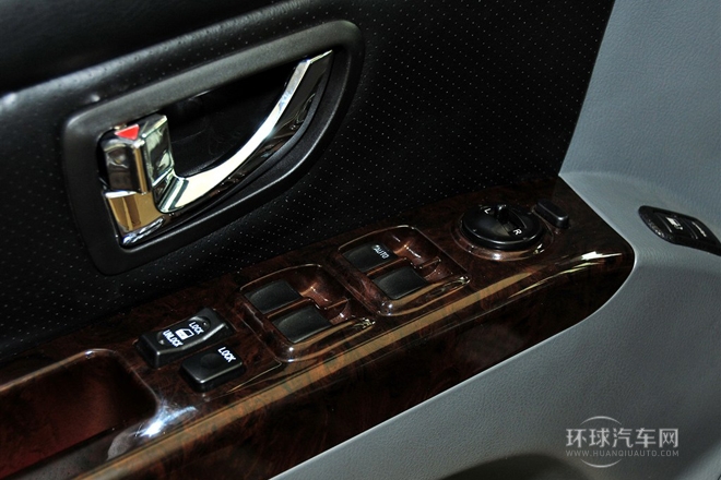 2011款 2.4L 自動四驅舒適型