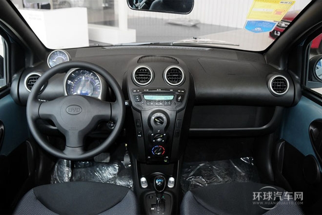 2013款 1.0L AMT 悅酷型