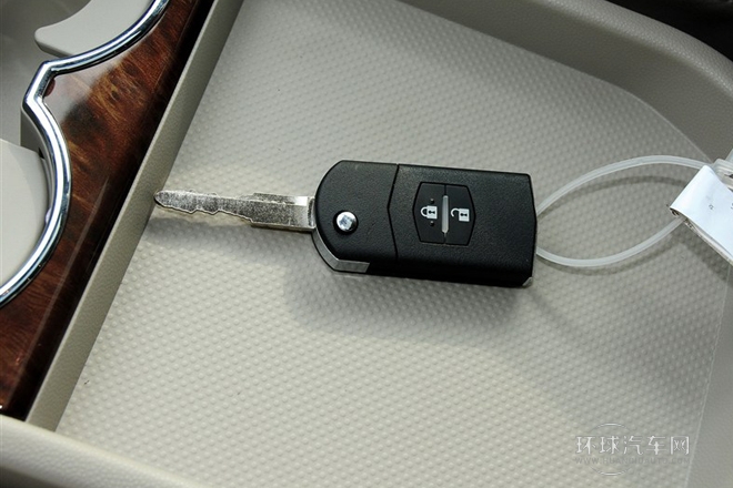 2013款 2.5L 尊貴版