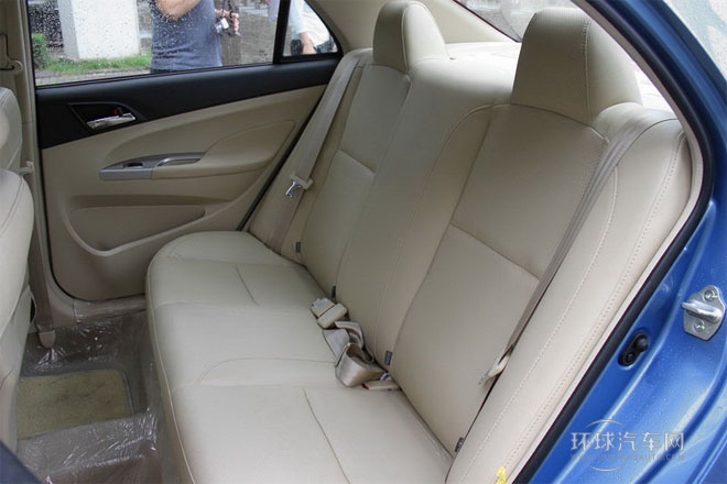 2014款 1.5L 自動(dòng)尊貴型