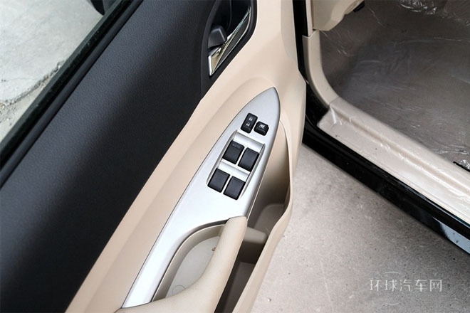 2014款 1.5L 手動(dòng)豪華型
