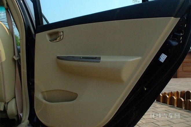 2012款 1.5L 手動標(biāo)準(zhǔn)型