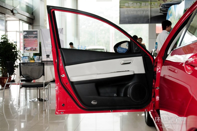 2012款 2.0L 自動豪華版