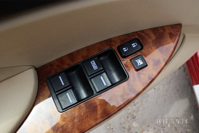 2013款 2.0L 手動豪華型