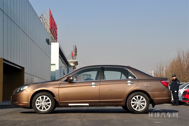 2013款 2.0L 手動尊貴型