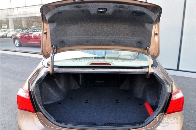 2013款 2.0L 手動尊貴型