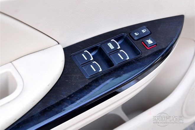 2013款 2.0L 手動(dòng)尊貴型