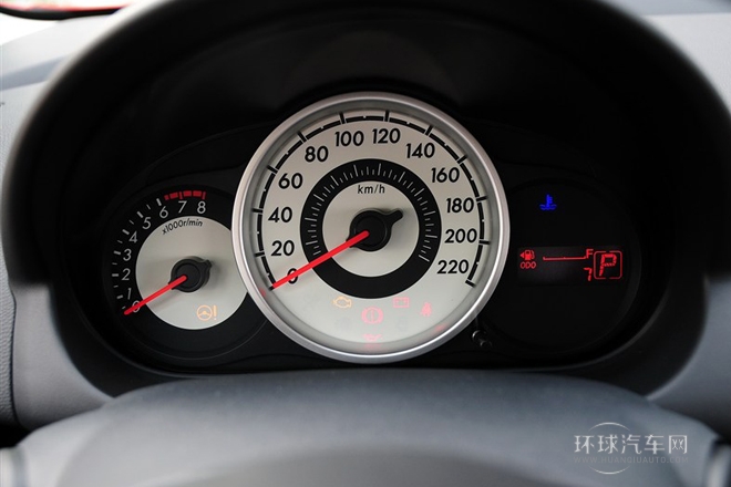 2012款 兩廂炫動(dòng) 1.3L 自動(dòng)標(biāo)準(zhǔn)版