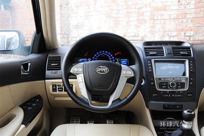 2013款 1.5TI 手動尊貴型