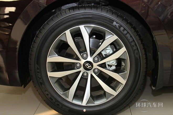 2011款 3.0L 尊貴型