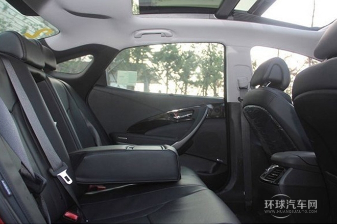 2011款 2.4L 尊貴型