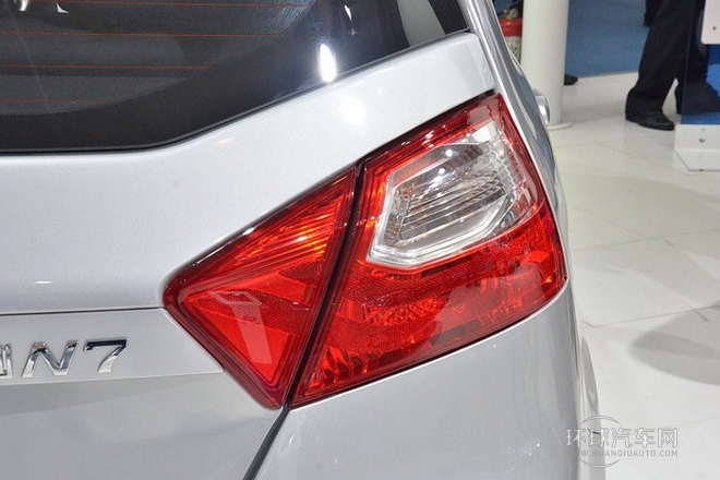 2014款 1.3L 手動運(yùn)動尊貴型