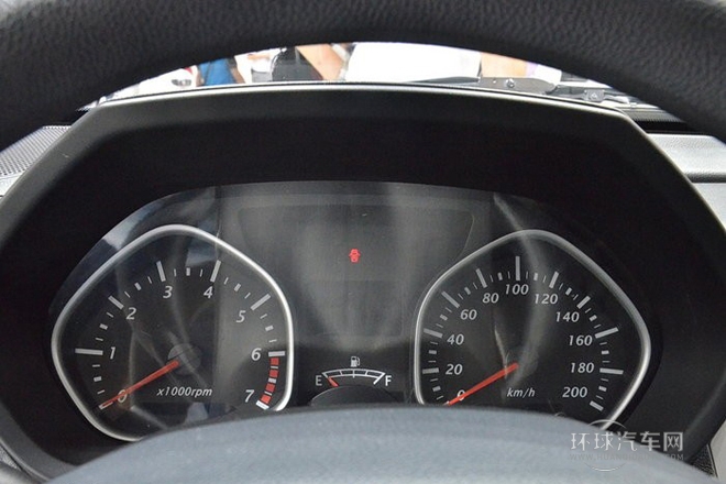 2014款 1.3L 手動(dòng)運(yùn)動(dòng)尊貴型