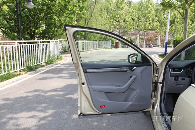 2014款 1.6L 自動逸致版