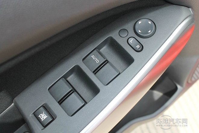 2012款 三廂炫動 1.5L 手動時尚版