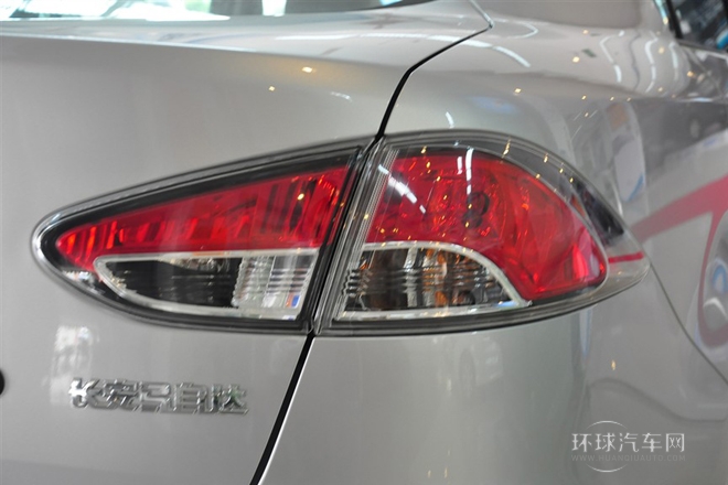 2012款 三廂炫動(dòng) 1.5L 自動(dòng)時(shí)尚版