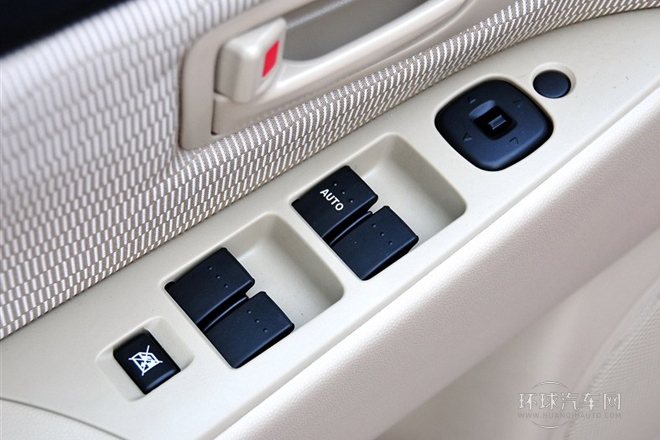 2012款 1.6L 自動(dòng)經(jīng)典標(biāo)準(zhǔn)型