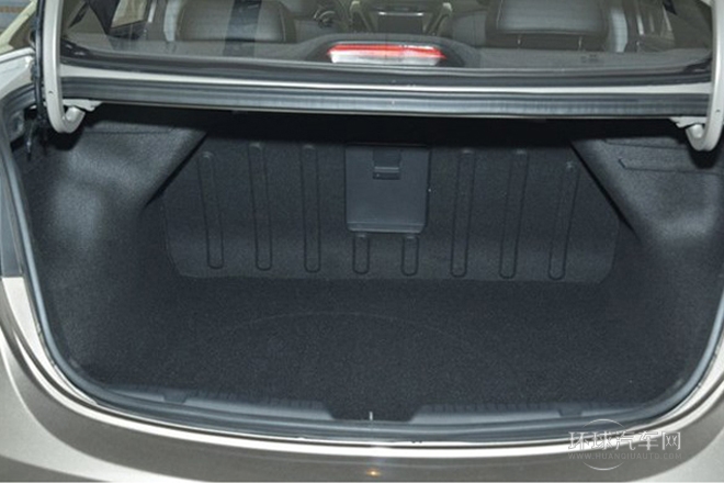 2013款 1.6L 自動(dòng)尊貴型