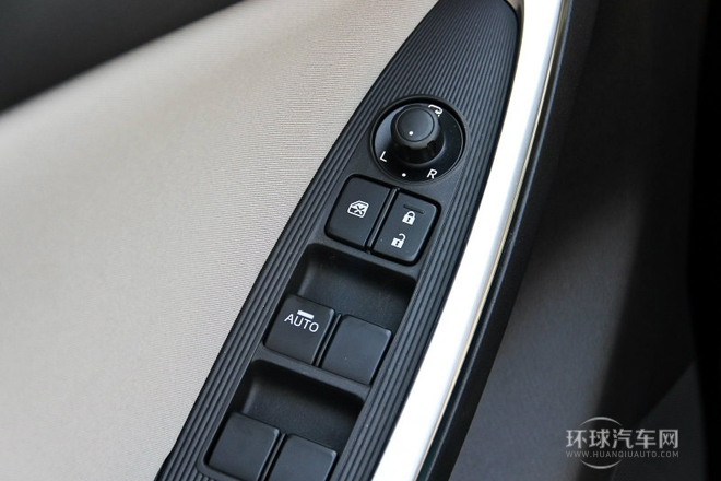 2013款 2.0L 手動兩驅舒適型