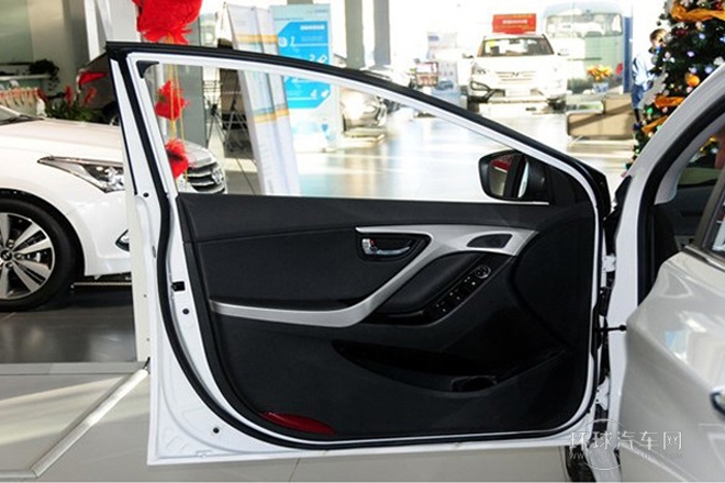 2012款 1.8L 手動尊貴型