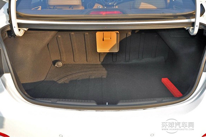 2012款 1.8L 手動尊貴型