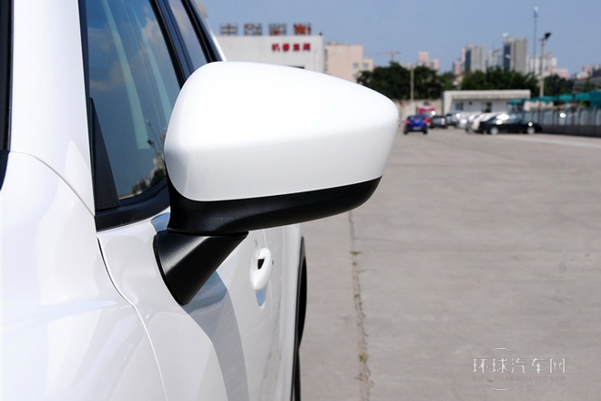 2013款 2.0L 自動四驅尊貴型