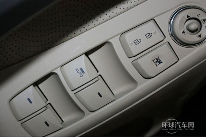 2012款 1.8L 自動(dòng)尊貴型