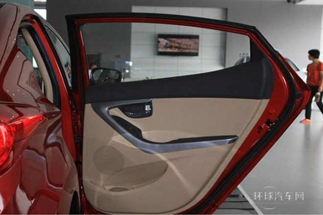 2012款 1.8L 自動尊貴型