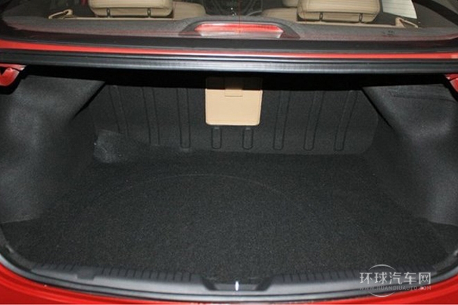 2012款 1.8L 自動(dòng)尊貴型